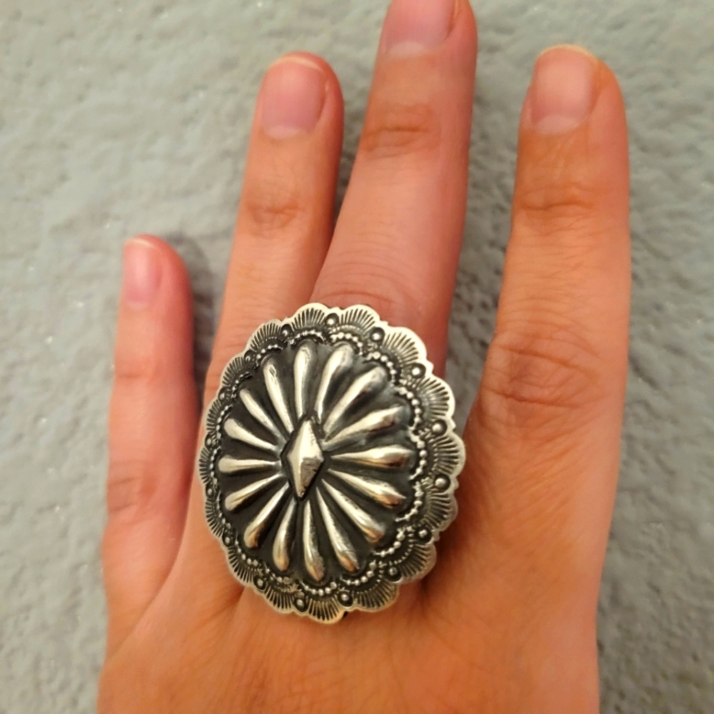 Vintage Sterling Silver Large Concho Ring - Picture 5 of 14